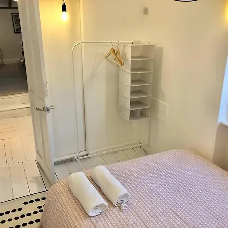 The Loft - Bright Centre Sleep 4 Apartment