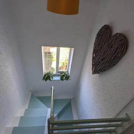 The Loft - Bright Centre Sleep 4 Apartment